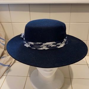 Black Bollman wool hat with decor, in good condition